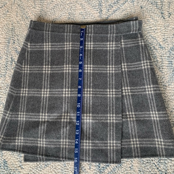 theory • grey and white wool mini skirt - Picture 5 of 8